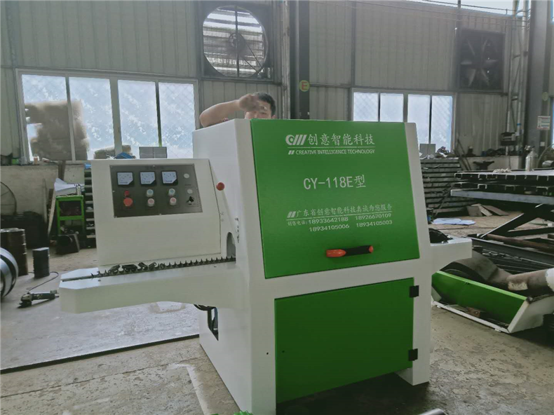 118型0新款圓木多片鋸，采用超薄鋸片，出材率高達(dá)80%以上