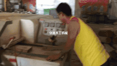合金鋸片齒數(shù)，鋸片齒數(shù)過(guò)多會(huì)對(duì)杉木多片鋸大家切割時(shí)產(chǎn)生阻力，所以，鋸片設(shè)計(jì)時(shí)的齒數(shù)都比較少，當(dāng)然，如果多片鋸機(jī)型功率大，并且要求切割效果好的，可以使用齒數(shù)多些的鋸片